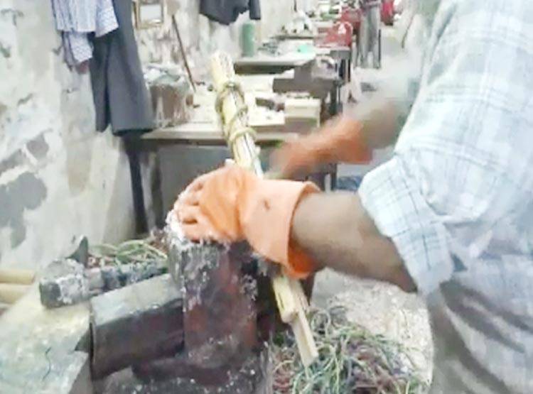 यहां बनते हैं धोनी के बैट, वर्ल्ड कप के लिए कराए ये खास बदलाव