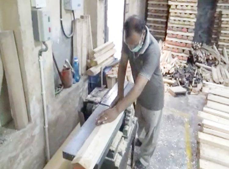 यहां बनते हैं धोनी के बैट, वर्ल्ड कप के लिए कराए ये खास बदलाव