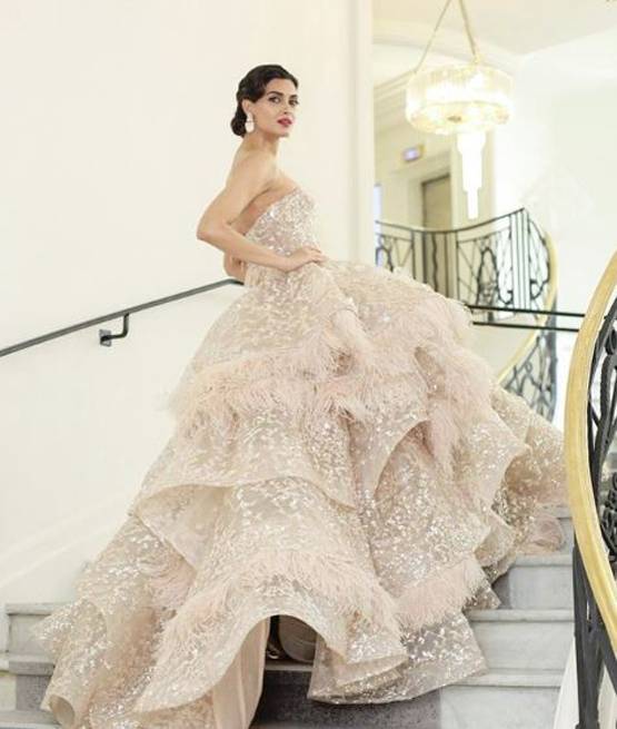 कान्स में डायना पेंटी का रॉयल गाउन, सोशल मीडिया पर बटोरी तारीफें