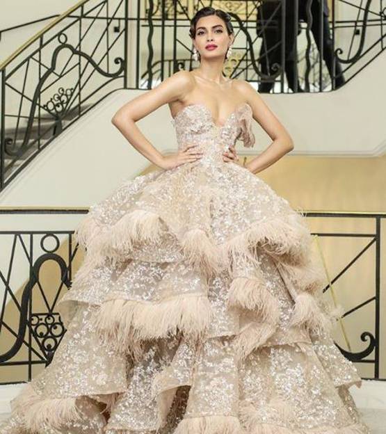 कान्स में डायना पेंटी का रॉयल गाउन, सोशल मीडिया पर बटोरी तारीफें