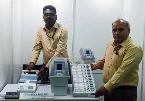 बिना EVM के इन देशों में होती है वोटिंग, ऐसे होते हैं चुनाव