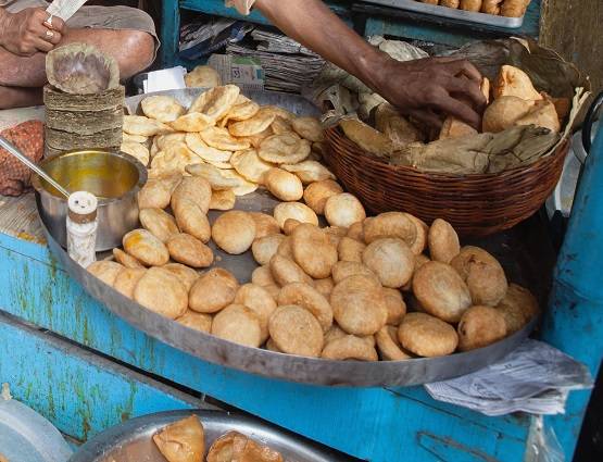 यहां मिलती है दुनिया की सबसे स्वादिष्ट और सस्ती कचौड़ी, दाम सिर्फ 25 पैसे