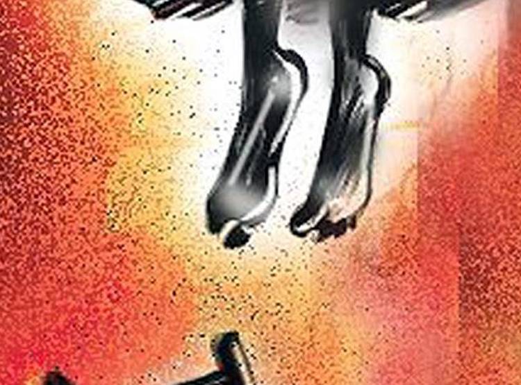 सिंदूर भर लड़की ने लगाई फांसी, तीन दिन बाद प्रेमी के साथ होनी थी शादी
