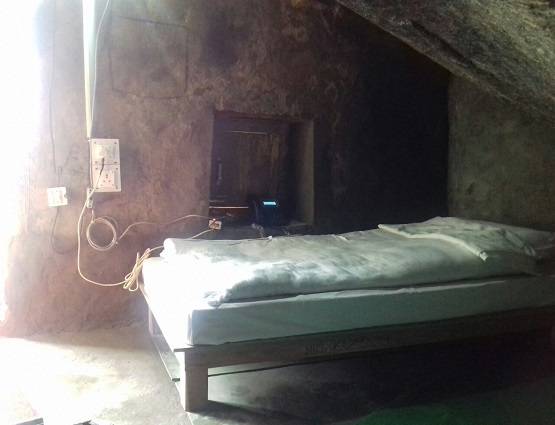 केदारनाथ की जिस गुफा में मोदी ने की साधना, 999 रुपये है किराया