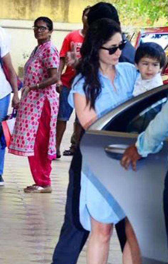 हाथों में चांद-तारे लिए मां करीना संग दिखे तैमूर, CUTE फोटोज वायरल