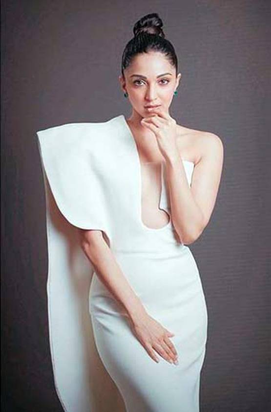 वाइब्रेटर वाले सीन से चर्चा में आई थीं कियारा, बनेंगी नई सनसनी!