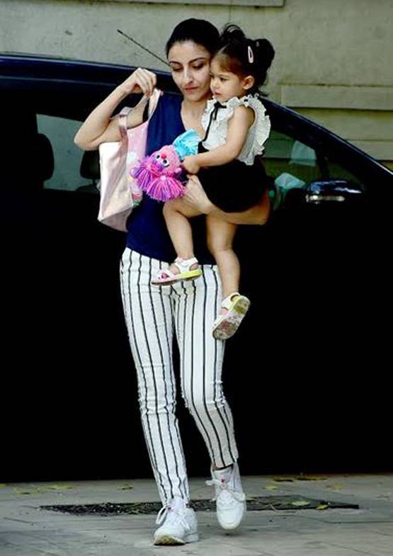 कुणाल संग हैलमेट लगाए बाइक पर बैठी दिखीं इनाया, फोटो वायरल