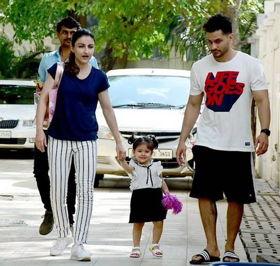 कुणाल संग हैलमेट लगाए बाइक पर बैठी दिखीं इनाया, फोटो वायरल