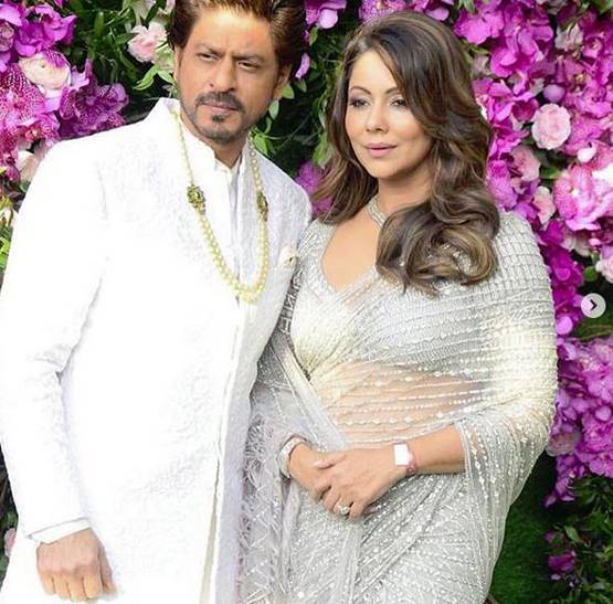 फैशन स्टोर पहुंचीं माधुरी दीक्षित, शाहरुख की पत्नी गौरी के लिए फैन मोमेंट