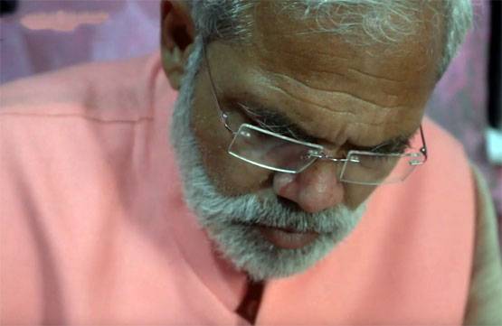 मुश्किल में मोदी का हमशक्ल, लोग पूछते हैं अच्छे दिन कब आएंगे?