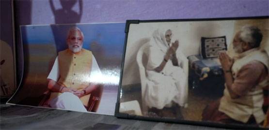 मुश्किल में मोदी का हमशक्ल, लोग पूछते हैं अच्छे दिन कब आएंगे?