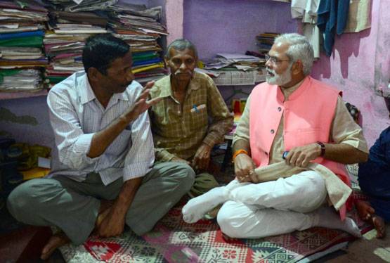 मुश्किल में मोदी का हमशक्ल, लोग पूछते हैं अच्छे दिन कब आएंगे?