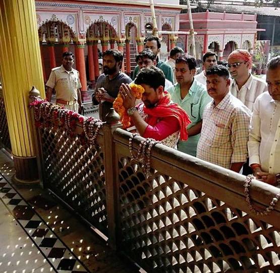 चुनाव में हारने वाले निरहुआ ने कहा था, 'मुझे हराने वाला पैदा नहीं हुआ'