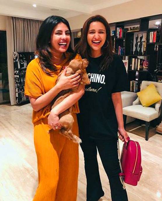 प्रियंका की गर्ल गैंग का 'नाइट आउट', ईशा अंबानी के घर बनाई आइसक्रीम