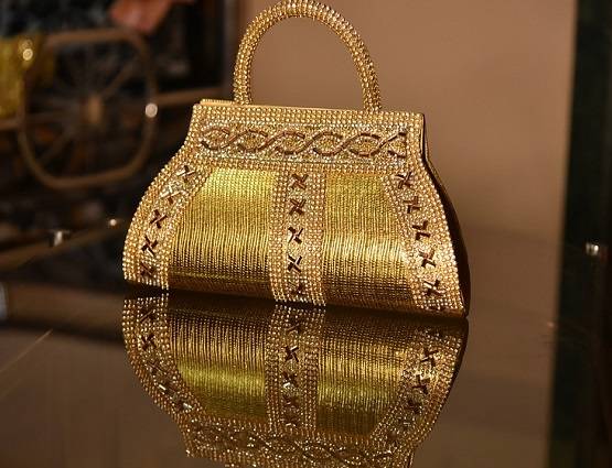 यहां से खरीदें अनुष्का-आलिया जैसे स्टाइलिश पर्स, कीमत भी बजट में