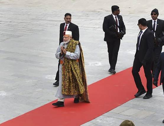 स्लेटी चोगा, पहाड़ी टोपी, कमर पर केसरिया गमछा, केदारनाथ में यूं दिखे मोदी