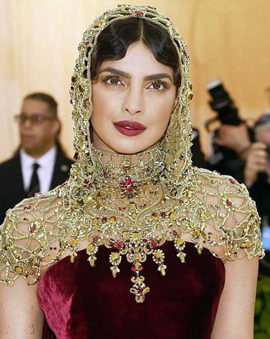 मेट गाला 2019 में फिर जलवे बिखेरेंगी दीपिका-प्रियंका, देखें पुराने Looks