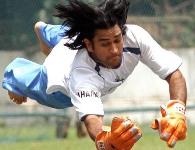 धोनी को 'आतंकी' कहकर बुलाते थे दोस्त, ये थी वजह