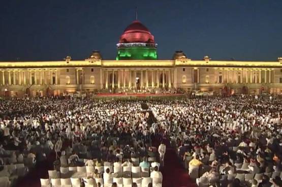 15 तस्वीरों में देखें पीएम मोदी के शपथ समारोह के बेस्ट मोमेंट