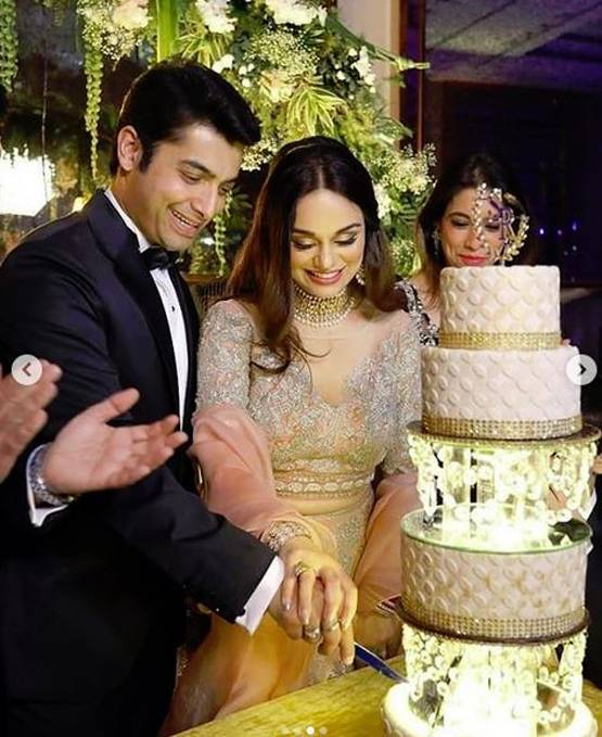 Photos:शादी के महीने बाद टीवी एक्टर शरद मल्होत्रा ने दी रिसेप्शन पार्टी