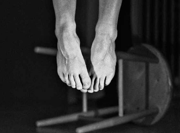 गले में फंदा डालकर दोस्तों को भेजी सेल्फी, फिर लगा ली फांसी