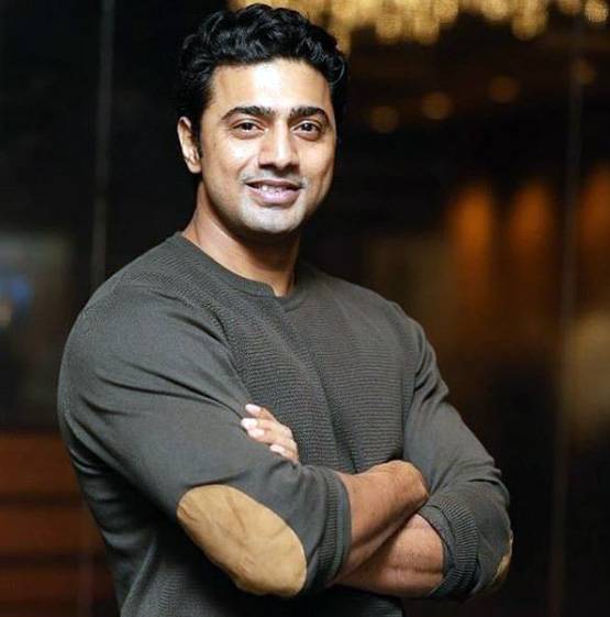 बचपन में बर्तन धोता था ये बंगाली सुपरस्टार, अब जीता है ऐसी लाइफ