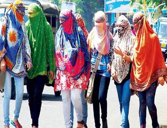 गर्मियों में इस रंग के कपड़े पहनने से मिलेगी राहत, चिलचिलाती धूप में रहेंगे कूल