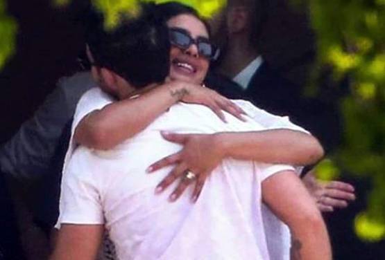 शादी से पहले सोफी टर्नर ने होस्ट की पूल पार्टी, प्रियंका-निक भी हुए शामिल