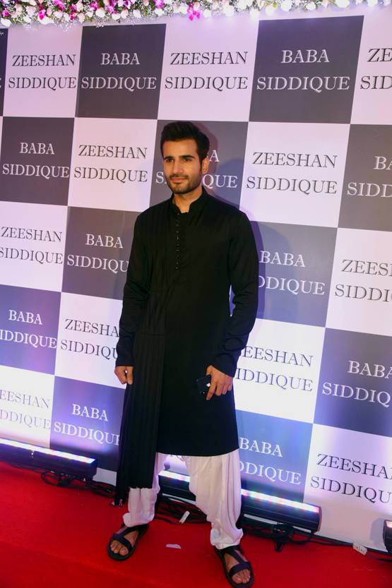 दिव्यांका से मौनी तक, बाबा सिद्दीकी की इफ्तार पार्टी में दिखे ये TV सेलेब्स