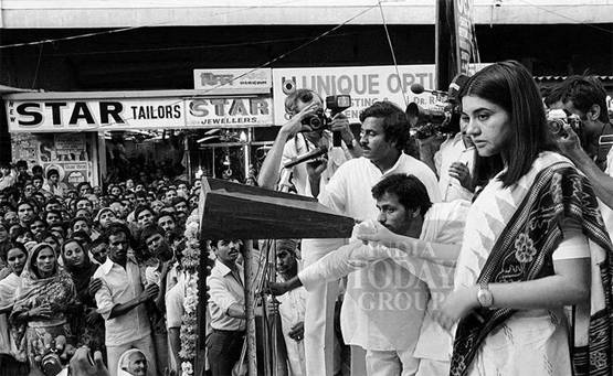 पेड़ पर गिरा था इंदिरा के बेटे संजय गांधी का विमान, ऐसे निकालना पड़ा शव