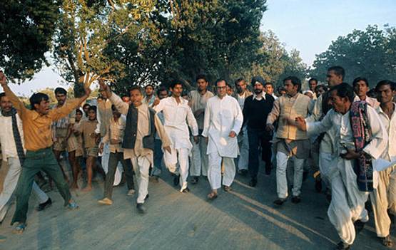 पेड़ पर गिरा था इंदिरा के बेटे संजय गांधी का विमान, ऐसे निकालना पड़ा शव