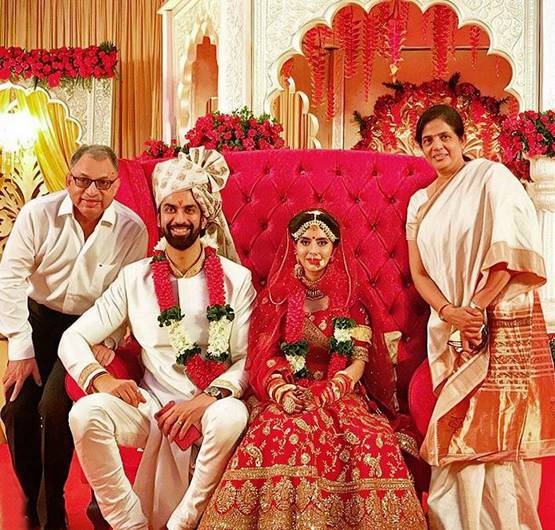 सुष्मिता के भाई राजीव की हुई शादी, देखें दूल्हा-दुल्हन की पहली तस्वीर