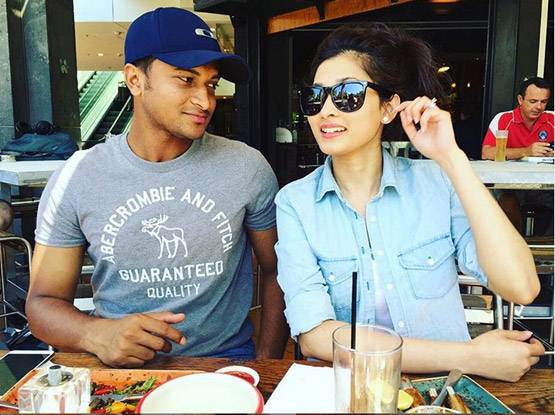 नंबर 1 ऑलराउंडर की लव स्टोरी, पत्नी के लिए मैदान में बिजनेसमैन को धुना