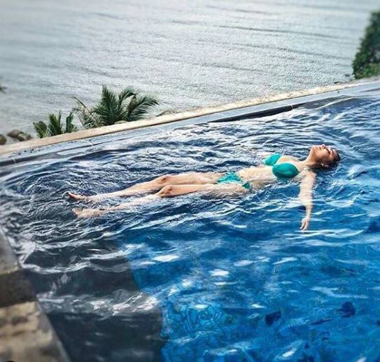 कौन हैं निशा अग्रवाल? जिनकी बिकिनी फोटो सोशल मीडिया पर मचा रही हैं धमाल