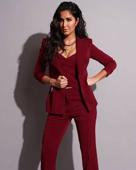 बाबा सिद्दीकी की इफ्तार पार्टी में सलमान संग ट्रैडिशनल लुक में दिखीं कटरीना