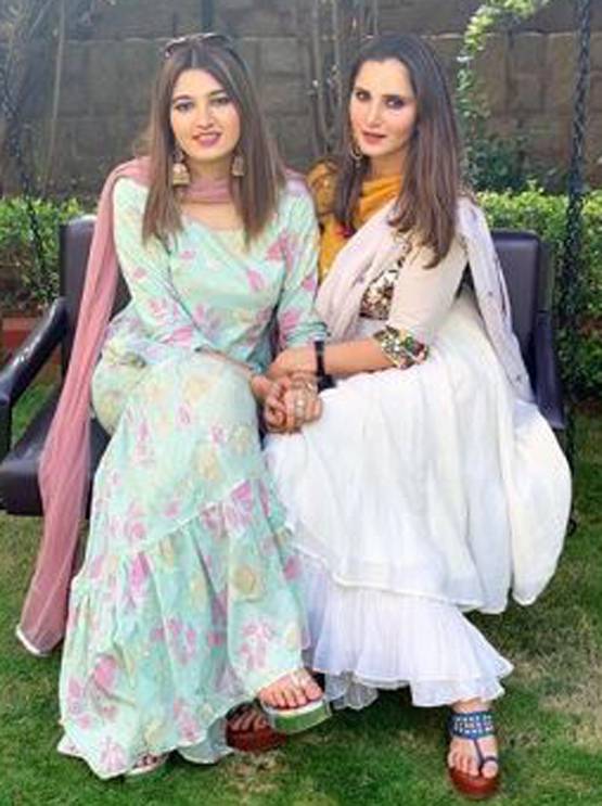 सानिया मिर्जा ने बेटे संग मनाई ईद, कुर्ता-पायजामे में क्यूट दिखे इजान