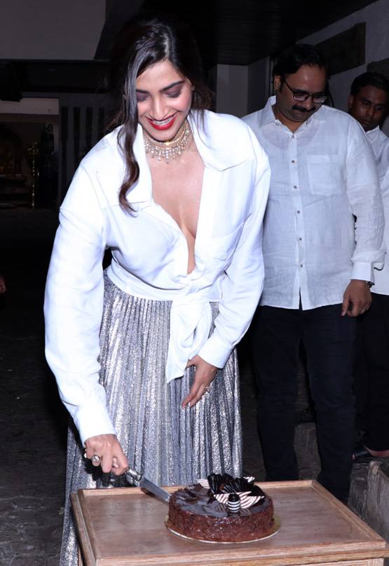 PHOTOS: सोनम कपूर का बर्थडे बैश, इन बॉलीवुड स्टार्स ने की शिरकत