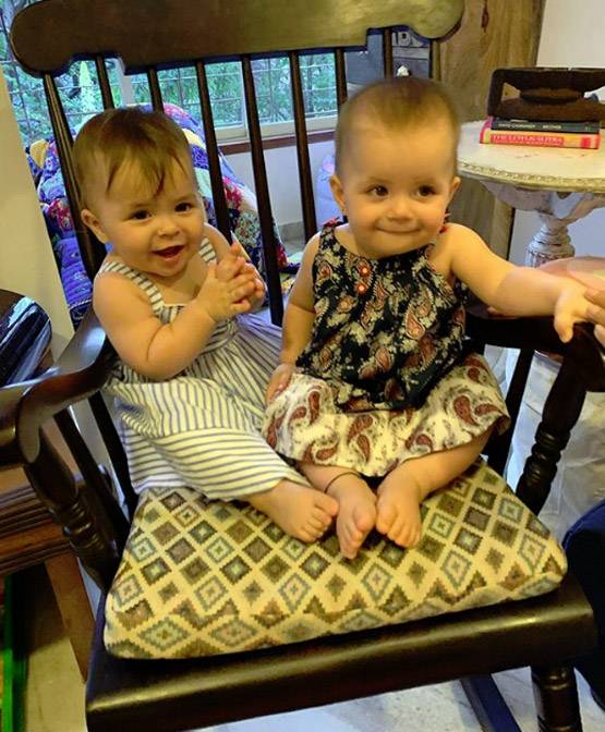 लीजा रे ने मनाया बेटियों का पहला बर्थडे, मिनी साड़ी में दिखीं ट्विंस