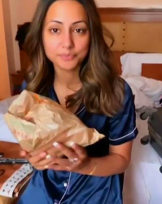 पेरिस में हिना खान ने रखा रोजा, गिफ्ट में मिली ये खास चीज