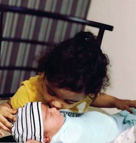 'दीया और बाती हम' फेम एक्ट्रेस पूजा शर्मा ने बेबी गर्ल को दिया जन्म, PHOTOS