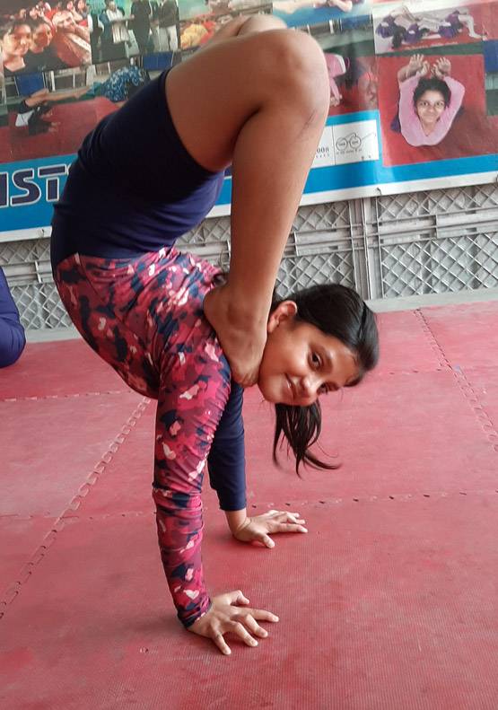 आंख से नहीं देख सकते, मगर इन बच्चों ने योग में बनाए हैं ऐसे-ऐसे रिकॉर्ड