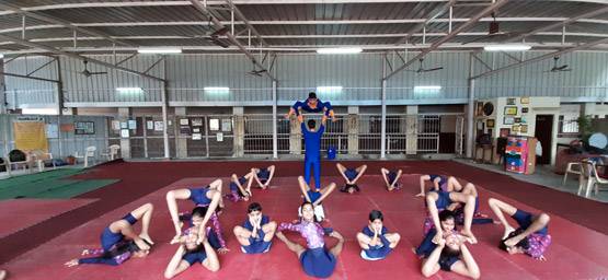 आंख से नहीं देख सकते, मगर इन बच्चों ने योग में बनाए हैं ऐसे-ऐसे रिकॉर्ड