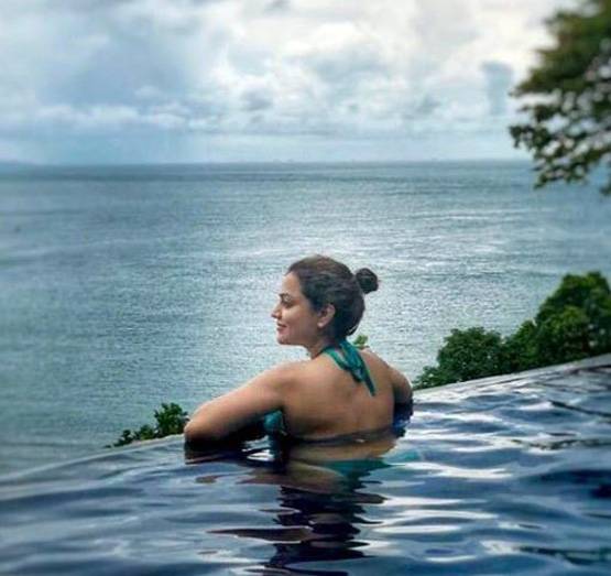 कौन हैं निशा अग्रवाल? जिनकी बिकिनी फोटो सोशल मीडिया पर मचा रही हैं धमाल