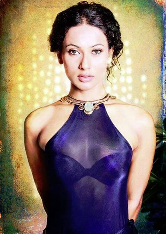 मॉडल से बदतमीजी, गाड़ी से खींच रहे थे लड़के; एरिया में उलझी थी पुलिस