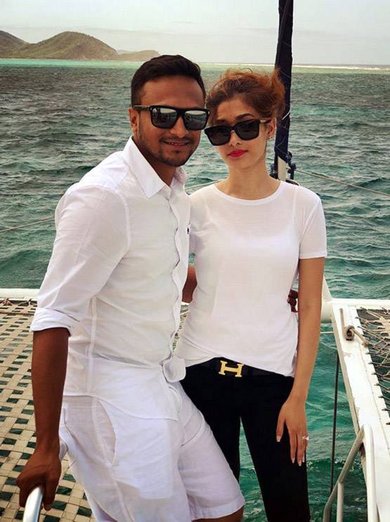 नंबर 1 ऑलराउंडर की लव स्टोरी, पत्नी के लिए मैदान में बिजनेसमैन को धुना