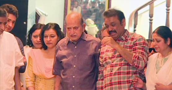 एक्टर महेश बाबू ने मां विजया निर्मला को दी अंत‍िम व‍िदाई, भावुक द‍िखा पर‍िवार