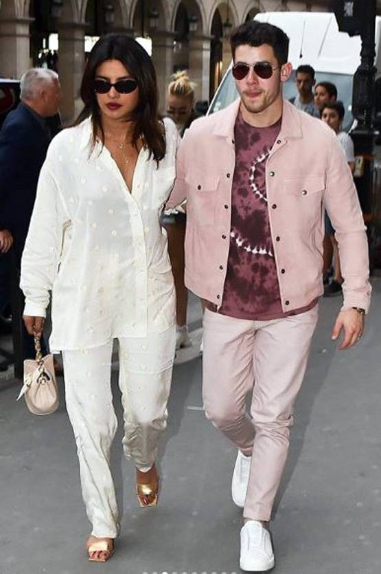 फ्रेंच वेडिंग से पहले सोफी-जो जोनस संग लंच डेट पर प्रियंका-निक, PHOTOS