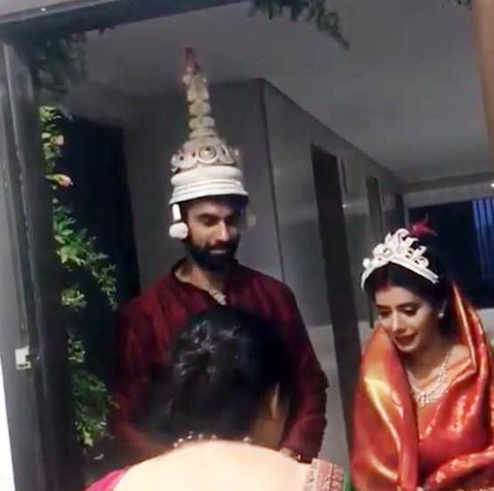 सुष्मिता सेन की फैमिली में न्यूलीवेड चारू ने यूं किया गृह प्रवेश, VIDEO