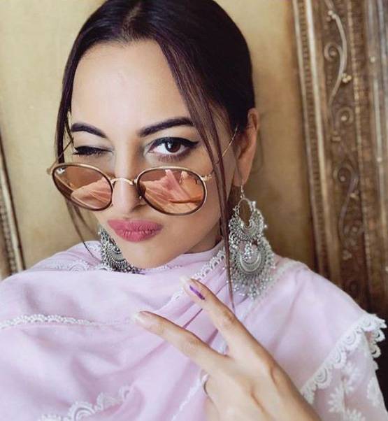 कॉस्ट्यूम डिजाइनर भी हैं सोनाक्षी, पैरेंट्स के लिए डिजाइन करती हैं कपड़े