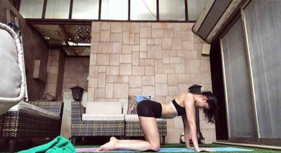 फिटनेस के लिए फेमस हैं पूनम ढिल्लन की बेटी, बन चुकी हैं इंटरनेट सेंसेशन